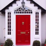 выбор цвета для входной двери красный цвет